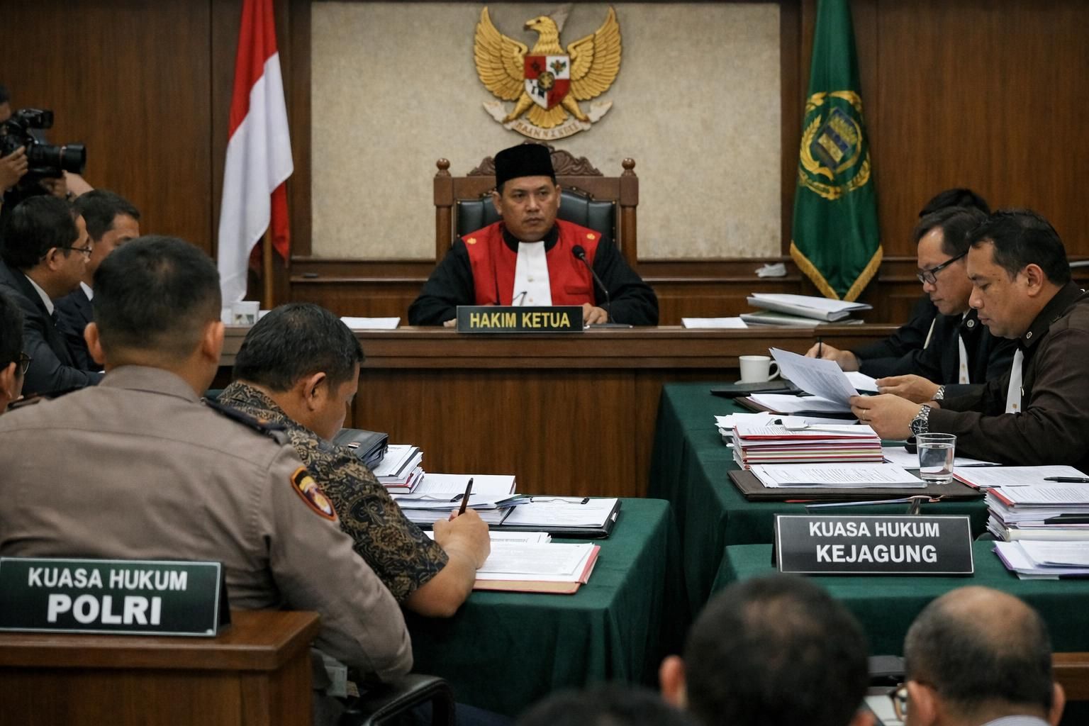 polri mendukung kejagung dalam menanggapi gugatan febrie, meminta hakim untuk menolak praperadilan guna memastikan proses hukum berjalan sesuai aturan.